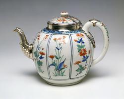 An image of Teapot and lid